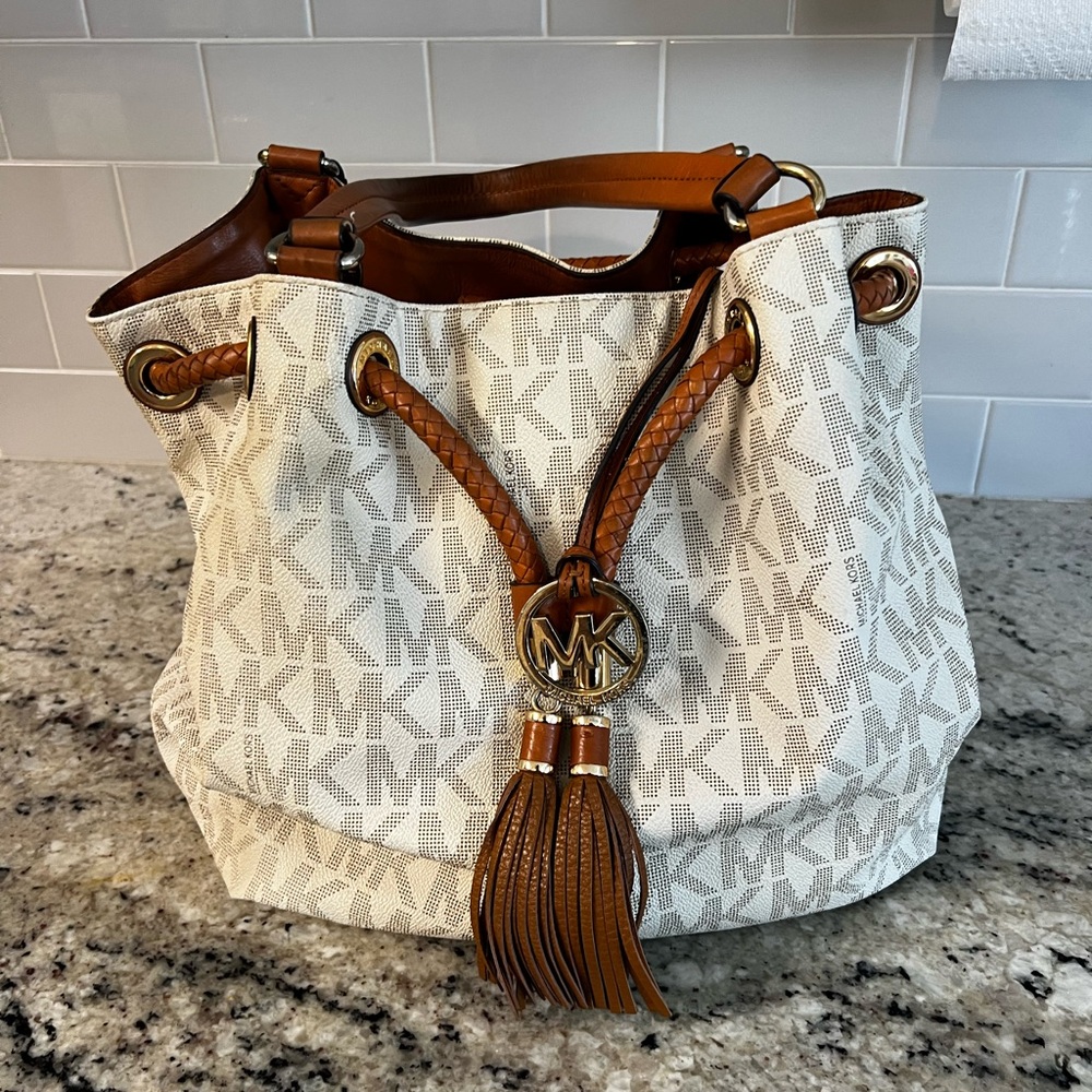 Michael Kors Jet Set Large Gathered Tote cream satchel